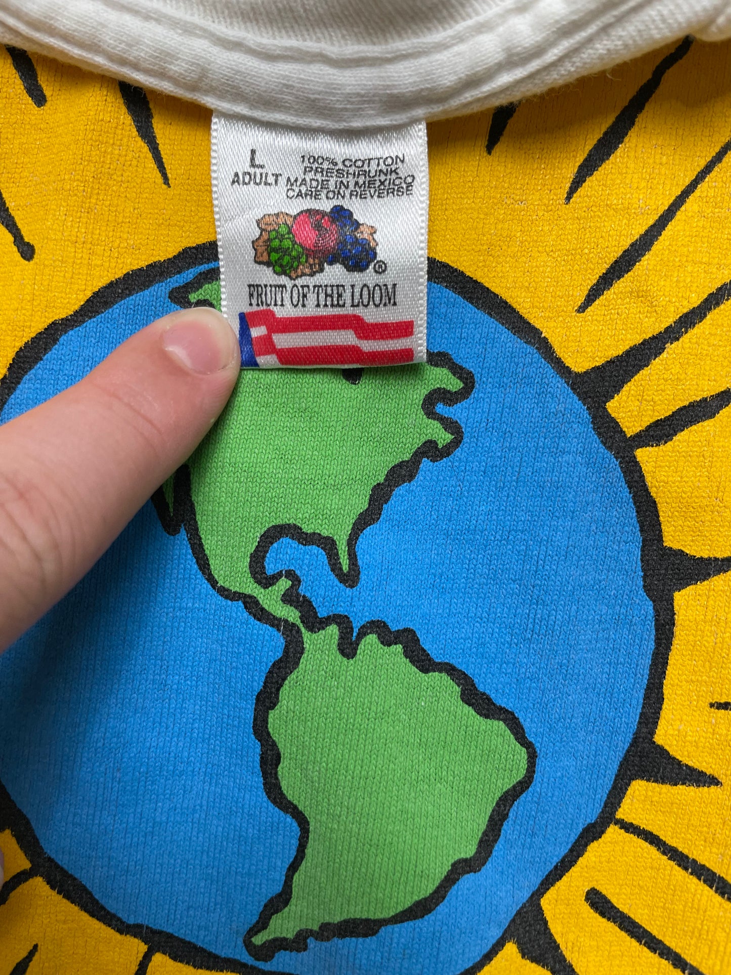 Vintage 1994 Earth Foundation Greg Scott “They Love Me, They Love Me Not.” T Shirt Large