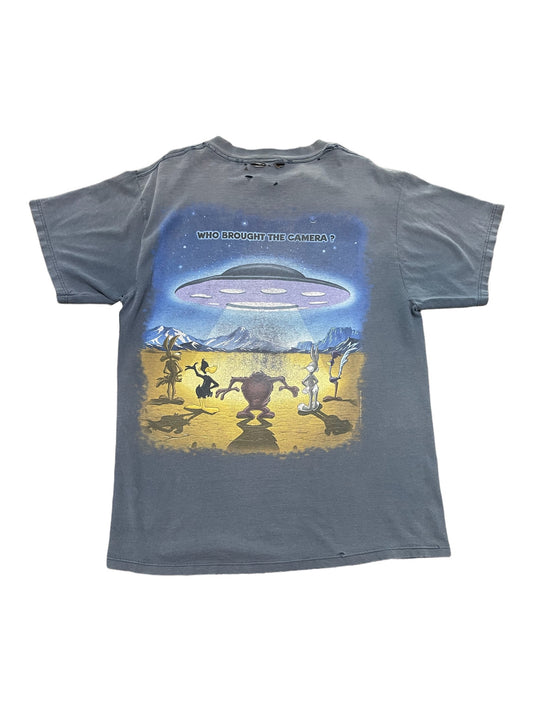 Vintage 90s Looney Tunes “Who Brought the Camera?” Alien Abduction T Shirt XLarge